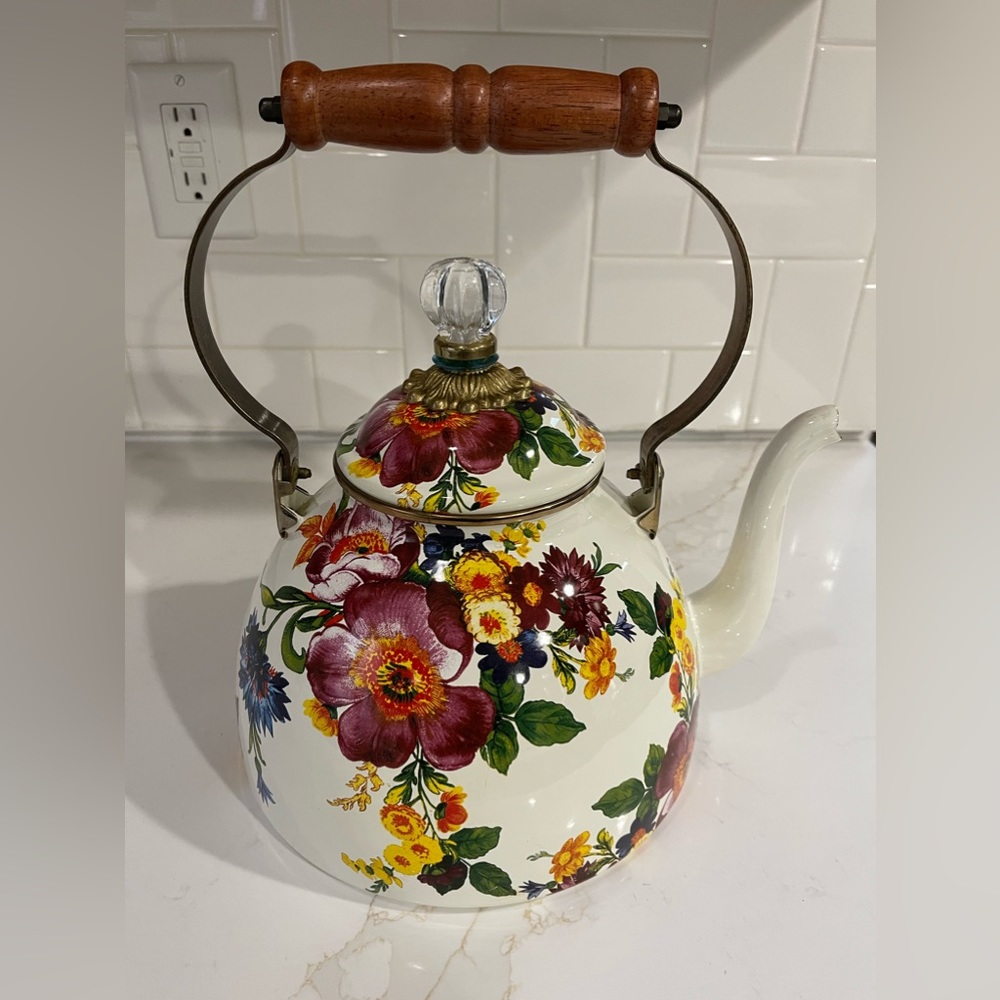 McKenzie child floral tea pot 3-qt